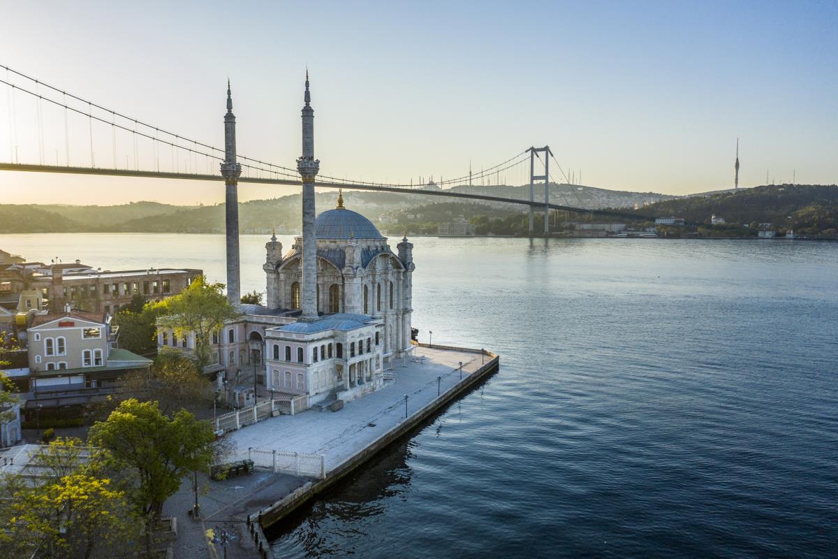 İstanbul_Ortaköy_Mosque.jpg