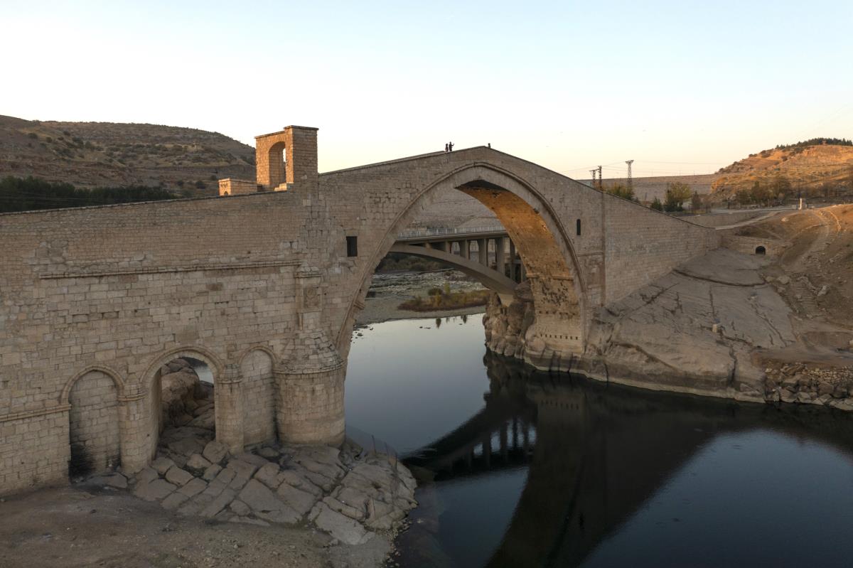 Diyarbakır Malabadi Bridge.jpg