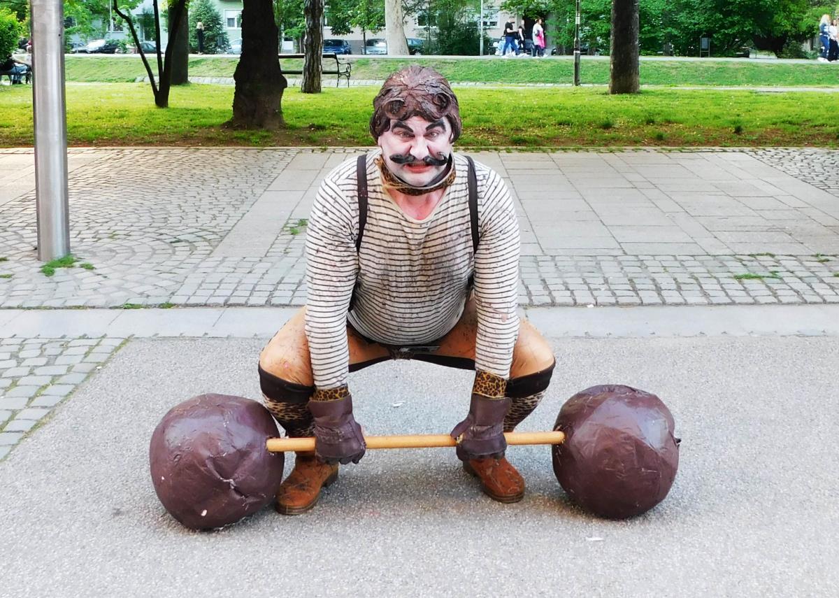 LOZNICA -Strongmen.JPG