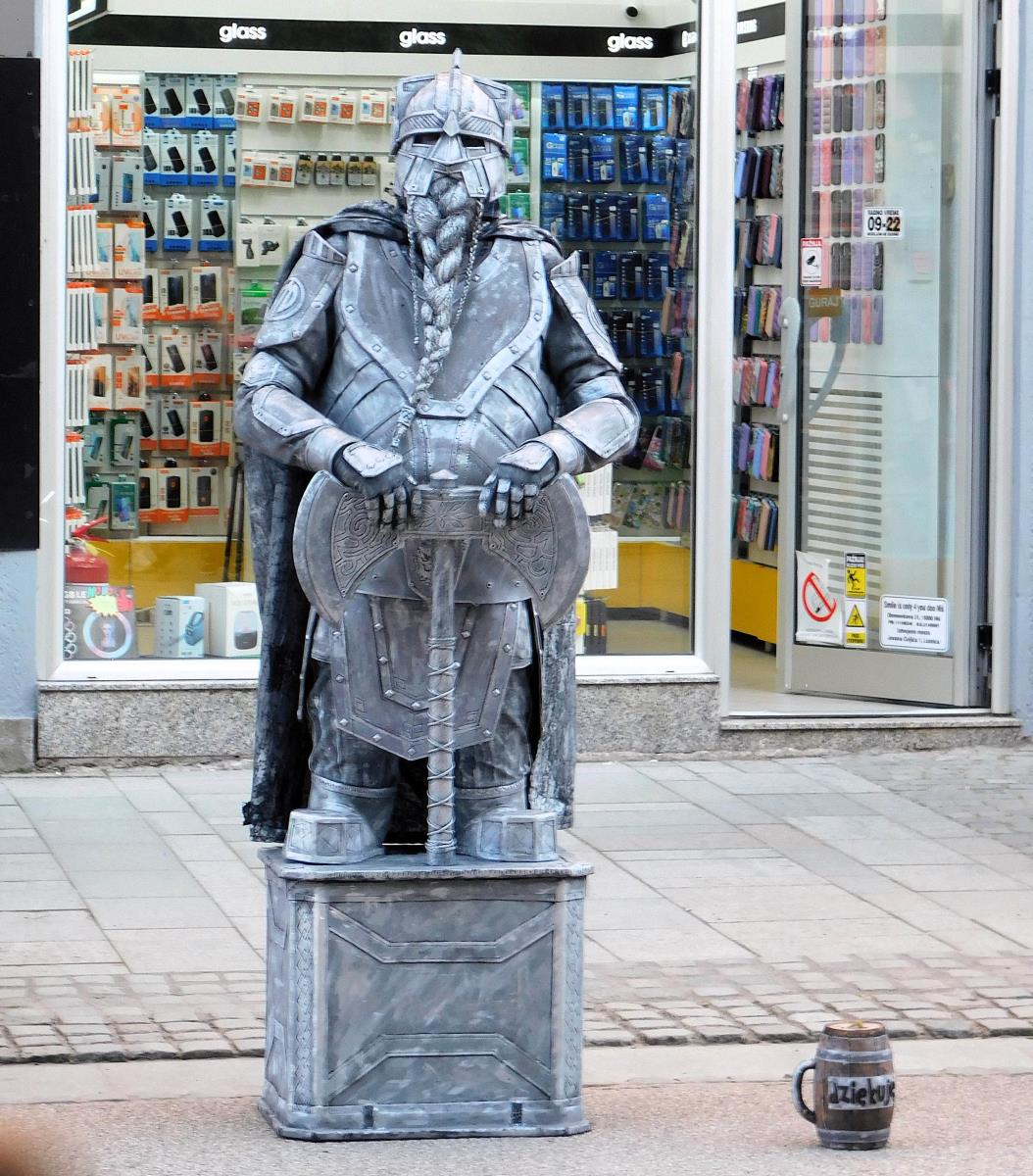 LOZNICA -Patuljak vitez.JPG