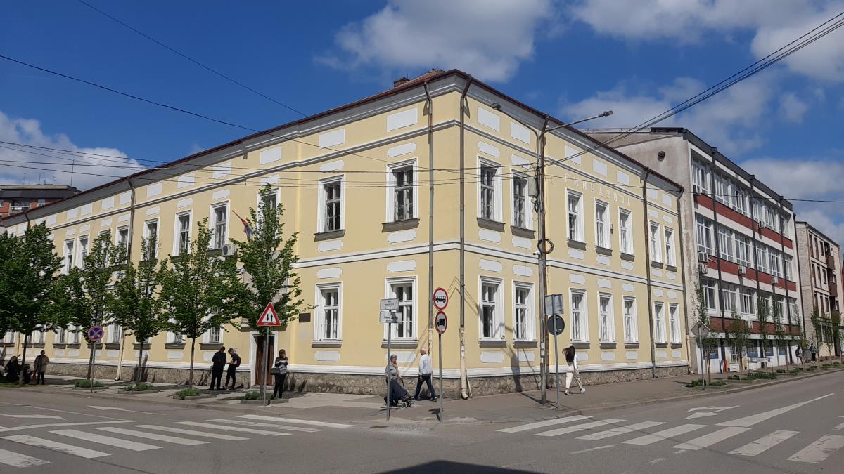 LOZNICA - Gimnazija.jpg