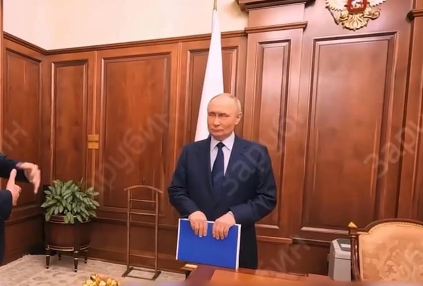 2025-05-02 10_31_50-Welcome to Putin's crib! Russian president gives tour of his gilded Kremlin apar.png