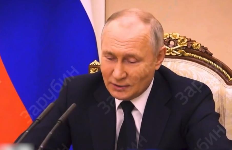 2025-05-02 10_31_42-Welcome to Putin's crib! Russian president gives tour of his gilded Kremlin apar.png