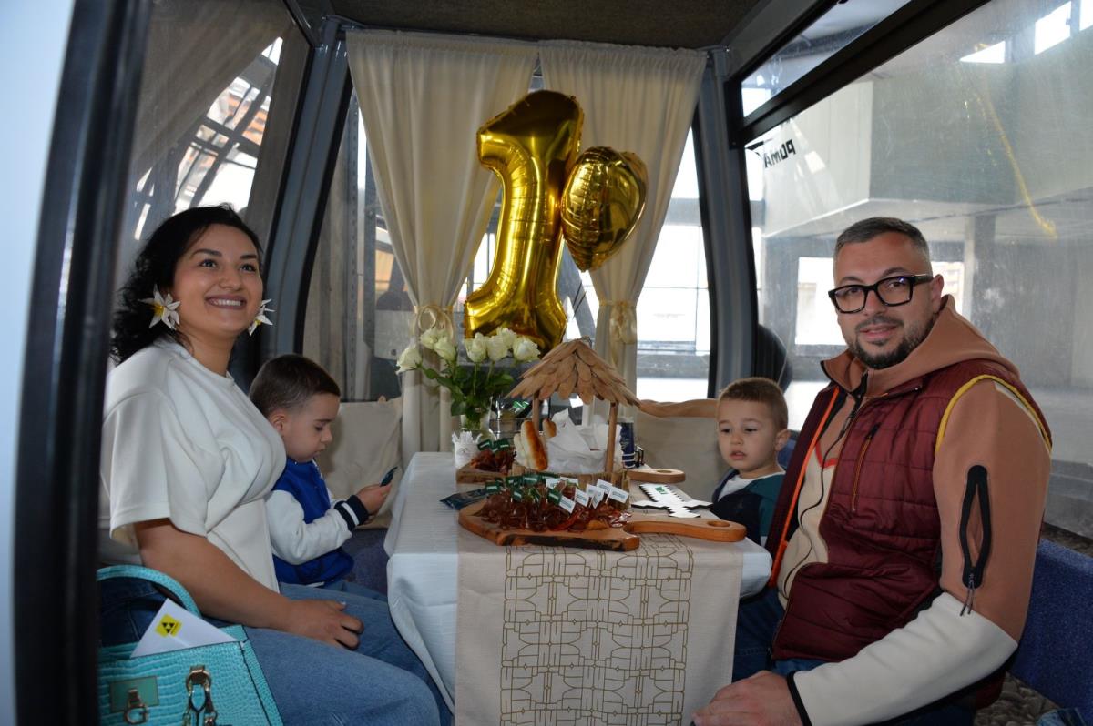 Gold_gonola_milioniti_putnik_autor Slobodan Jovičić2.jpg