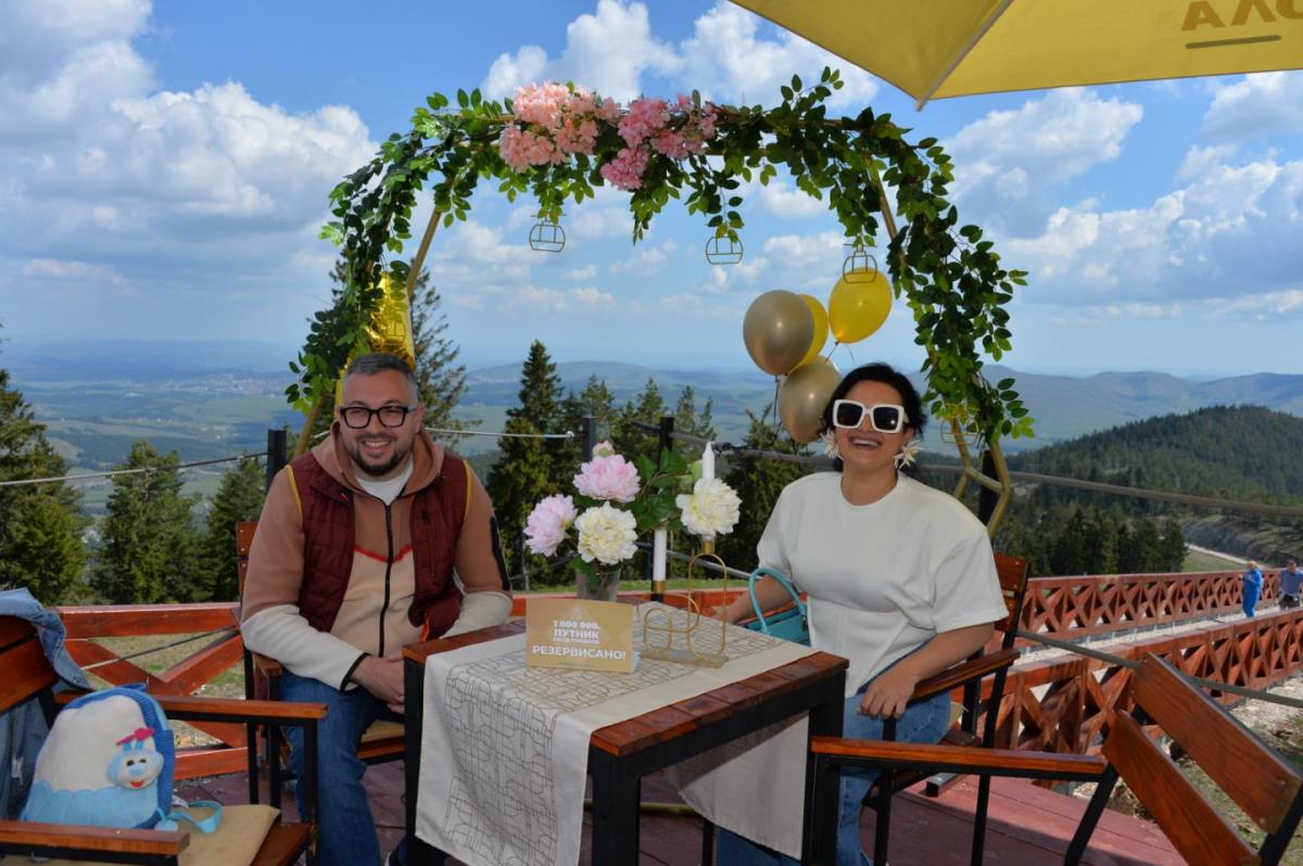 Gold_gonola_milioniti_putnik_autor Slobodan Jovičić4.jpg