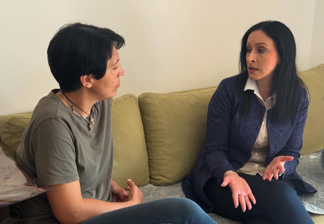 Министарка  Јелена Жарић Ковачевић посетила мохрану мајку петогодишњег детета са аутизмом Миросавку Панић  9.jpg