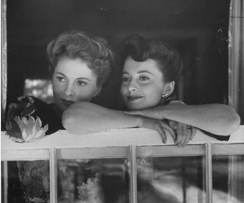 Džoan i Olivija.jpg