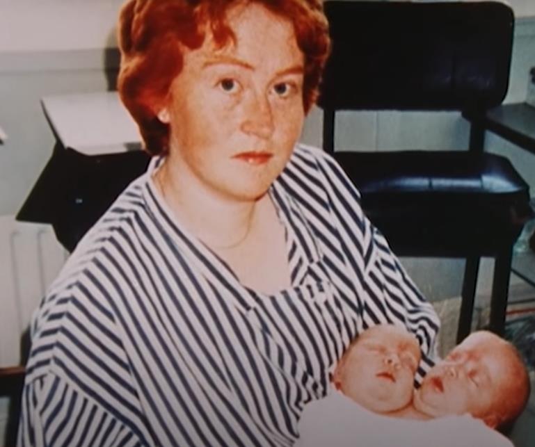 Kejti i Ejliš Holton 2.png