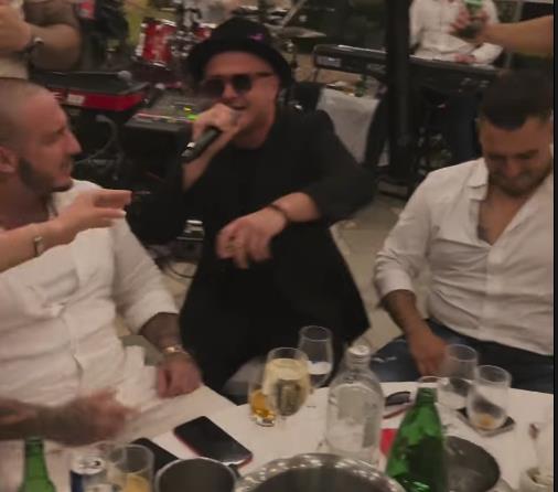 Ovako žene čašćavaju evrima na krštenju Šijanovog sina