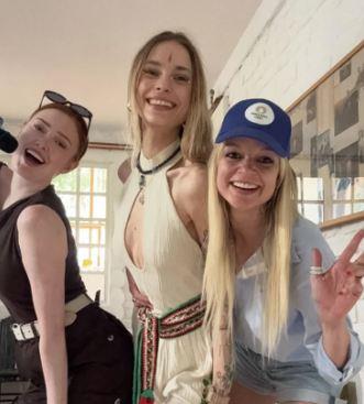 Maja Mandžuka sa prijateljicama