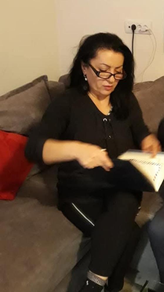 SVE O ESTRADI: ROĐINA DEVOJKA MI JE OTKRILA TAJNU O NJEMU, ŽALIM ŠTO JE ĆUKTERAŠ OTPEVALA "MANASTIR" Ispovest autorke najvećih hitova