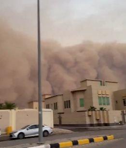 2025-05-05 19_20_14-NEXTA on X_ _🌪️Sandstorm apocalypse in Saudi Arabia — a powerful storm has slam.jpg