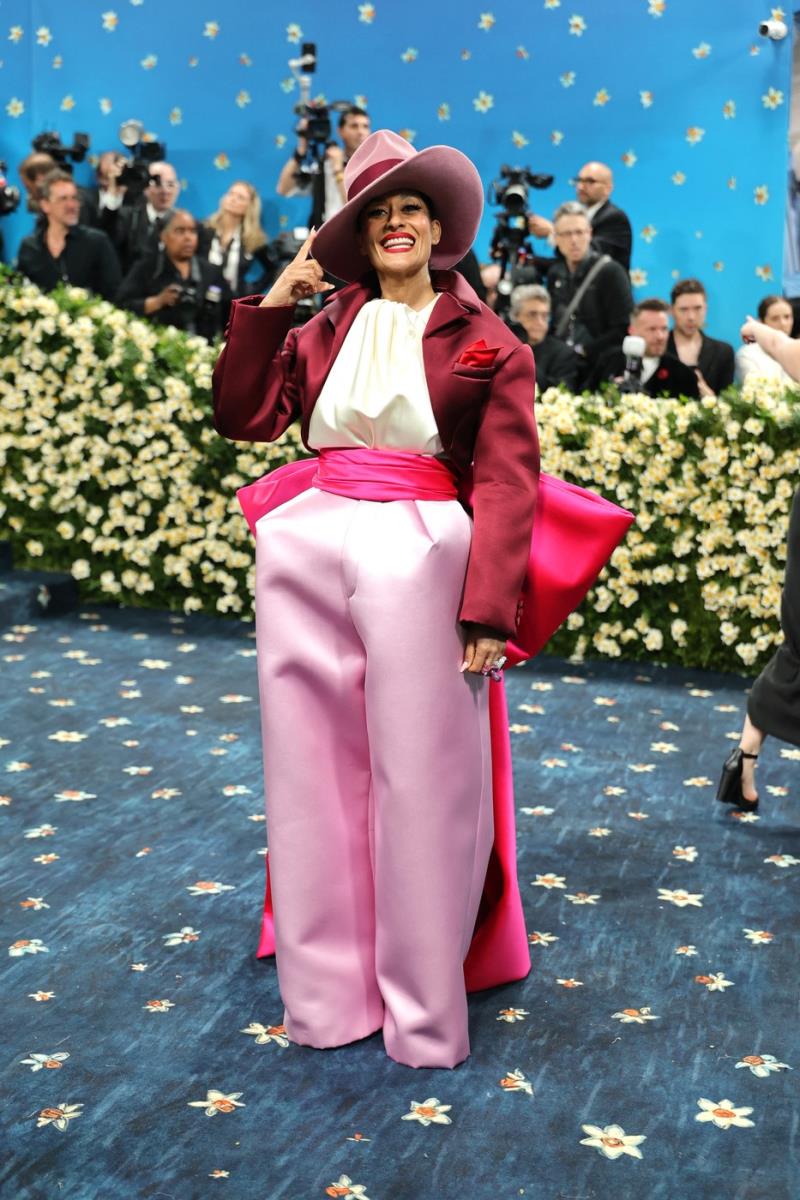 Elis Ros je u rozem kompletu pokupila mnoštvo komentara negodovanja na Met Gali 2025 profimedia-0995481272.jpg