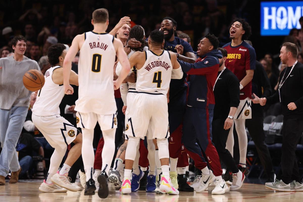 Heroj Denvera pred novinare doveo decu tragično nastradalog brata