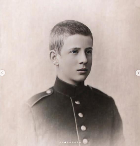 Princ Andrej od Grčke i Danske 2.png