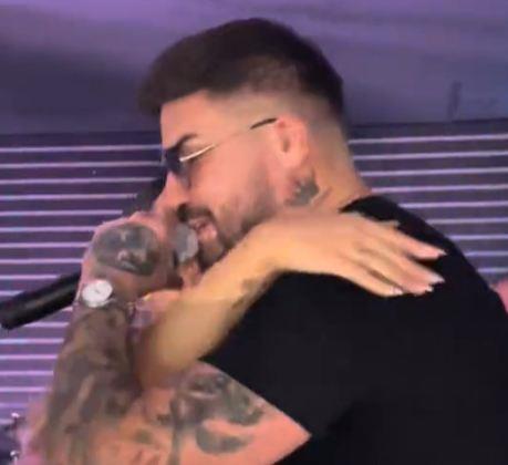  Sandra Afrika na ivici poljupca sa MC Stojanom