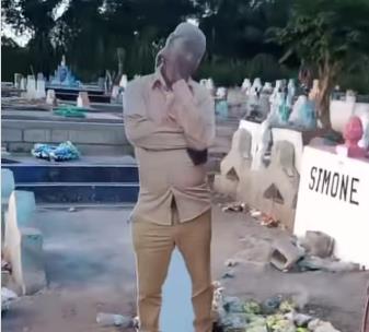 Groblje sa figurom pokojnika 1.png