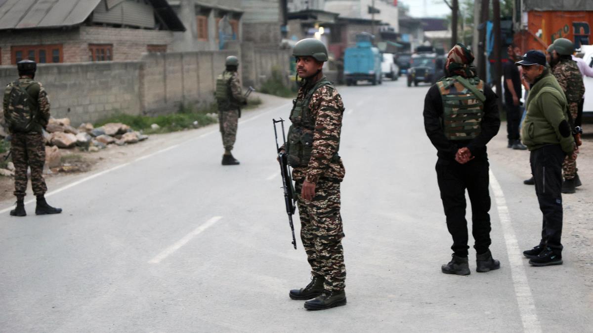 Srinagar07 EPA Farooq Khan.jpg