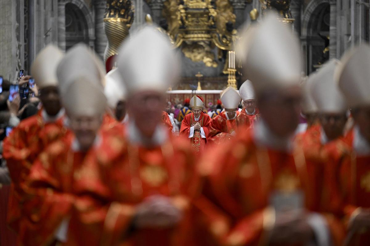 x04 EPA Vatican Media Handout.jpg