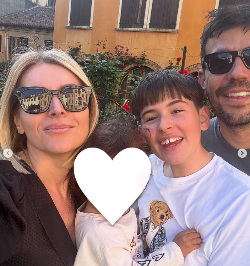 Anđelka Stević Žugić sa suprugom Markom i decom Jakšom i Čarnom