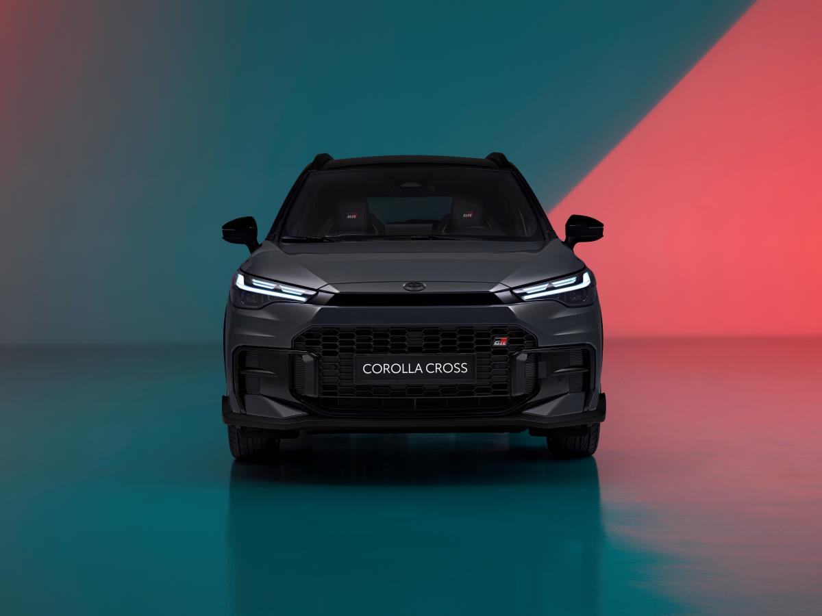 2025-corollacrossgrsport-01.jpg