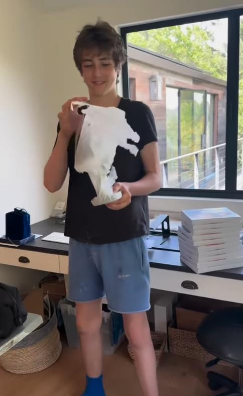 Ališa Silverston 4.png