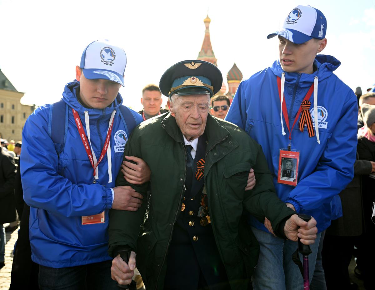 Moskva EPA Ramil Sitdikov  Host Photo Age.jpg