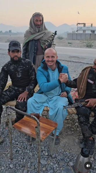 Dragan Šibalić sa Talibanima 1.jpg