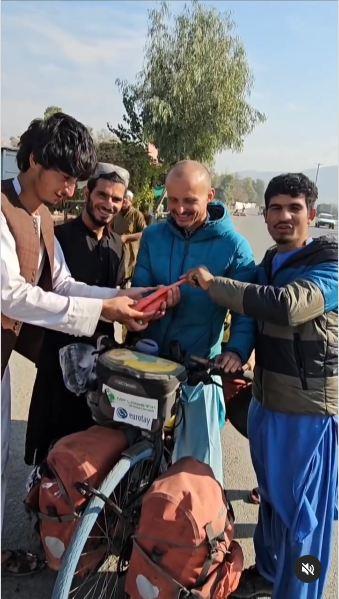 Dragan Šibalić sa Talibanima 4.jpg