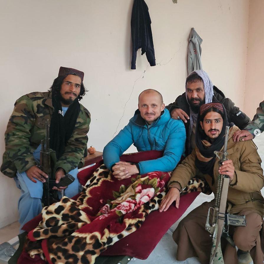 Dragan Šibalić sa Talibanima 6.jpg