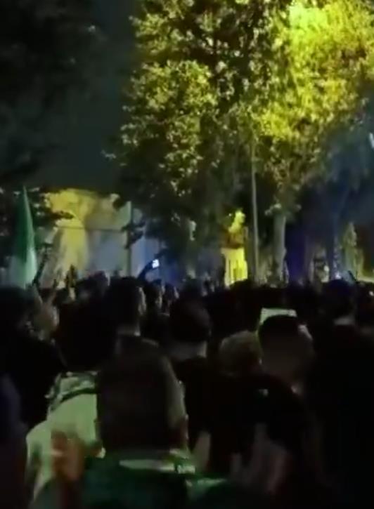 Huligani srušili ogradu i krenuli da nađu Gudelja i saigrače