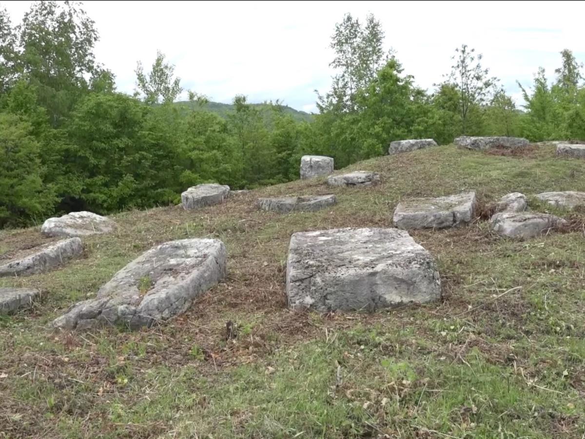 Grčko groblje - Hrti 1.jpg