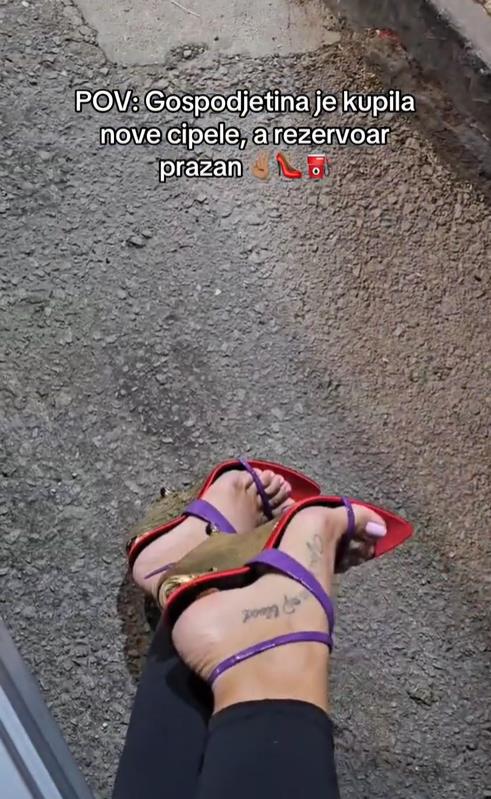 Sandra Afrika ostala bez goriva nasred puta, pa joj se ugasio automobil