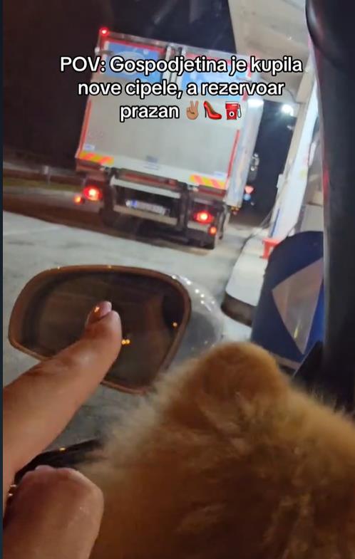 Sandra Afrika ostala bez goriva nasred puta, pa joj se ugasio automobil