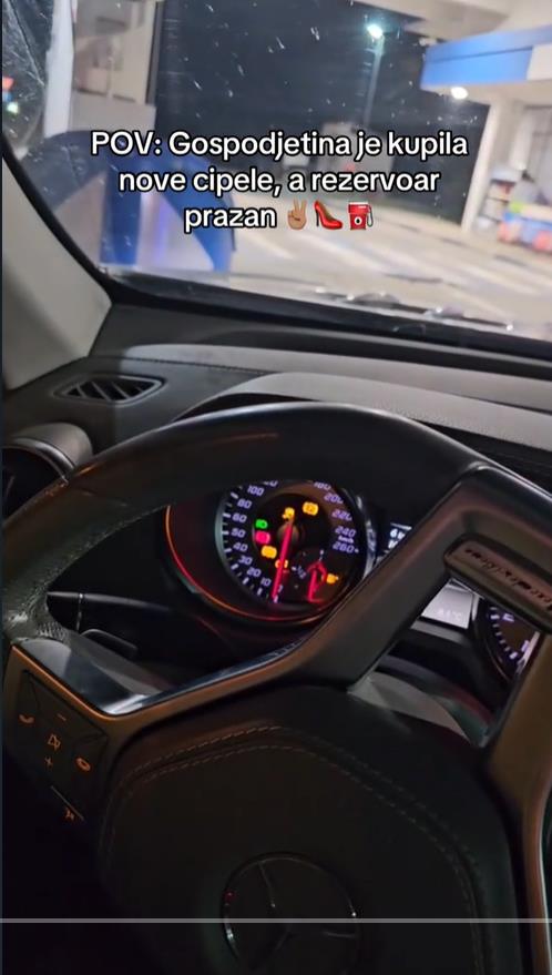 Sandra Afrika ostala bez goriva nasred puta, pa joj se ugasio automobil