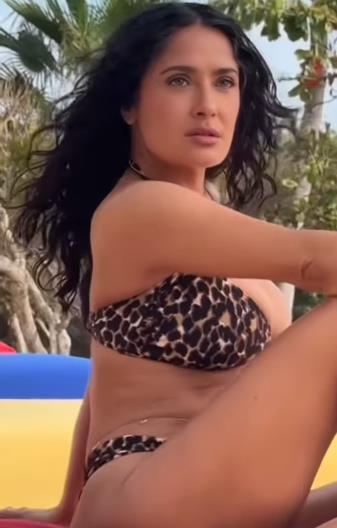 Salma Hajek, bikini fotografije.jpg