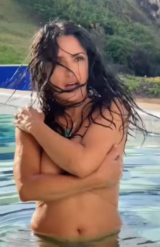 Salma Hajek, bikini fotografije.jpg