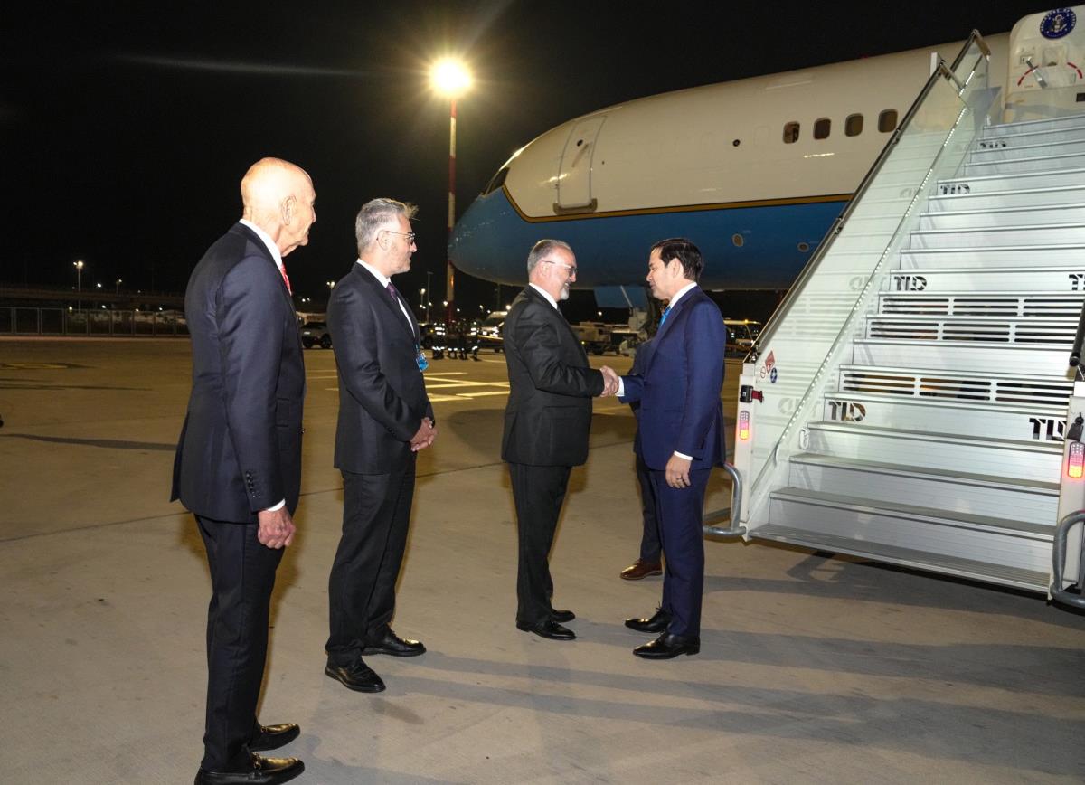 rubio01 EPA Freddie Everett  Handout.jpg