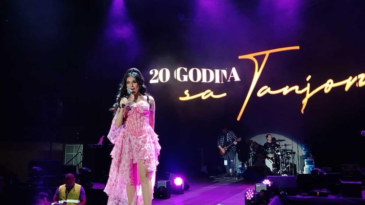 Tanja Savić napravila spektakl