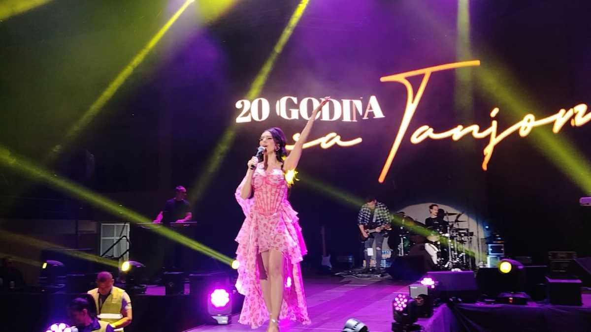 Tanja Savić napravila spektakl