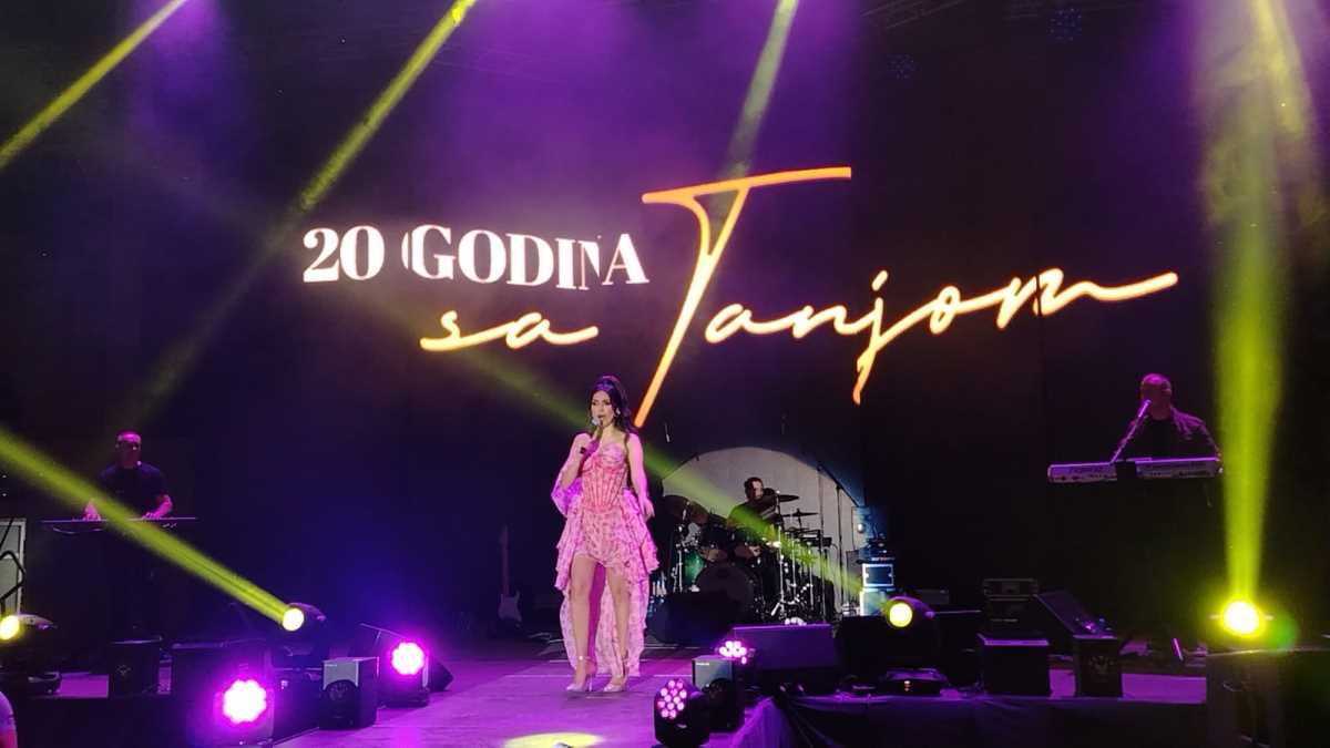 Tanja Savić napravila spektakl