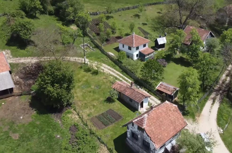 2025-05-18 14_15_31-halid bešlić, selo vrabac - Google претрага.jpg