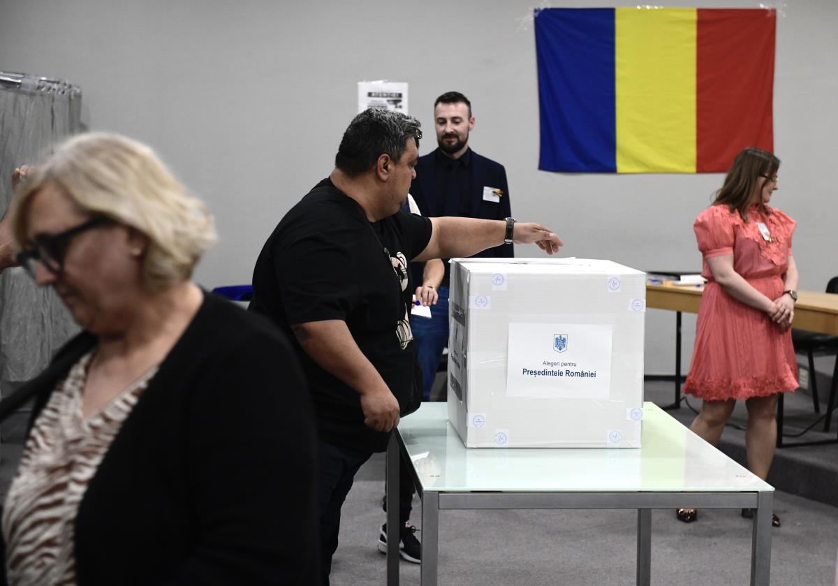 101 EPA Victor Lerena.jpg