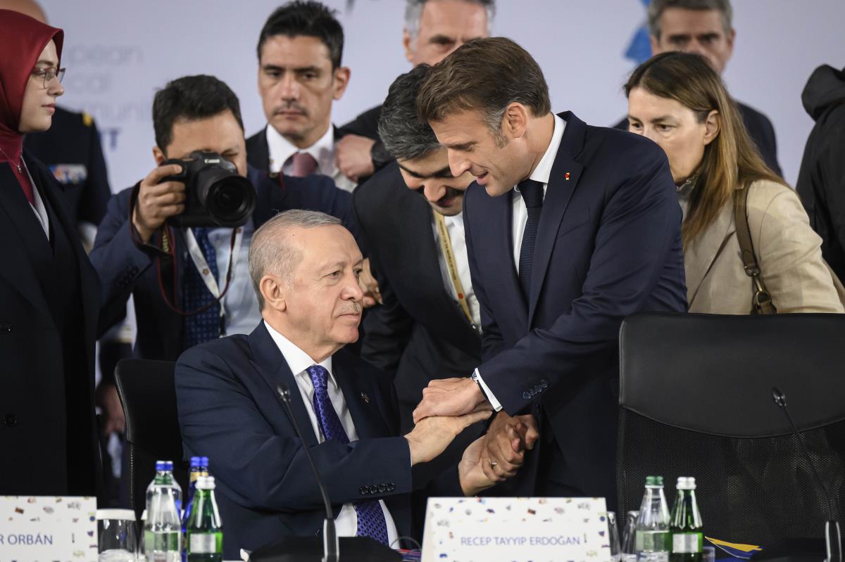 102 AP Leon Neal.jpg