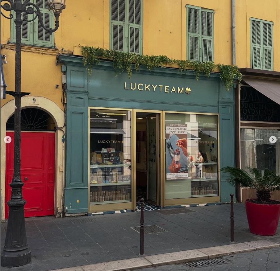 Anica Lazić i Lazar Ristovski 4.png