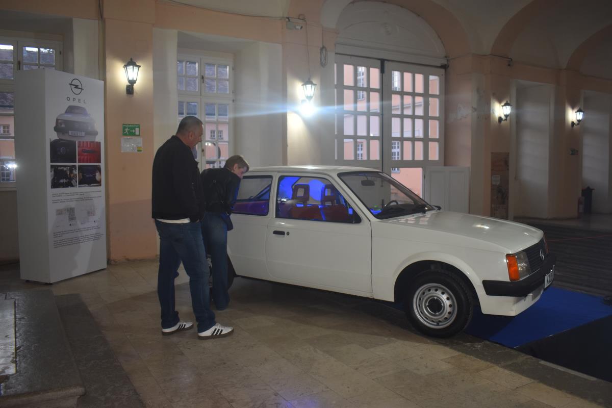 Opel kadet glavna atrakcija foto s.u..JPG