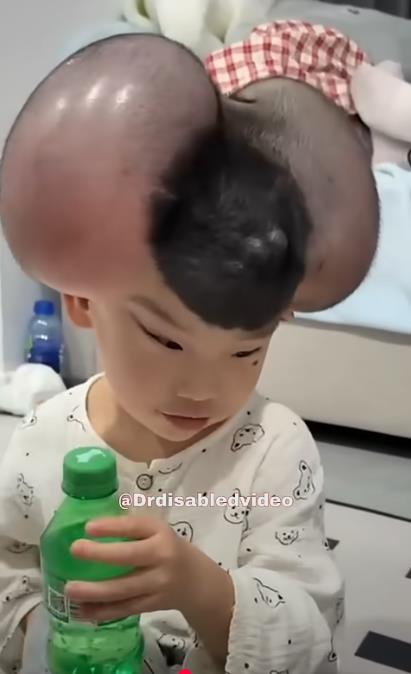 dečak Miki Maus 3.jpg