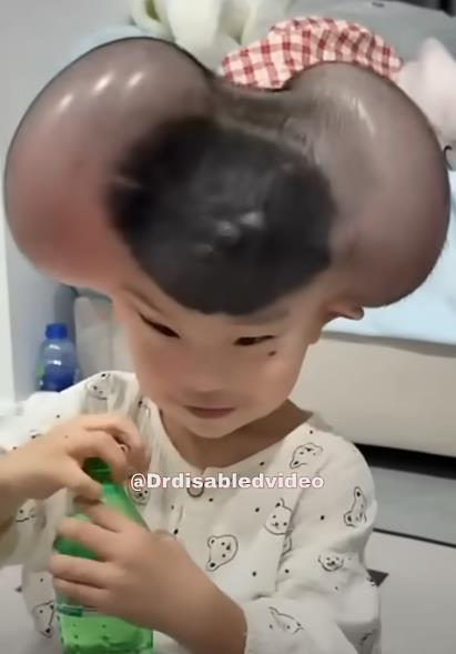 dečak Miki Maus 2.jpg