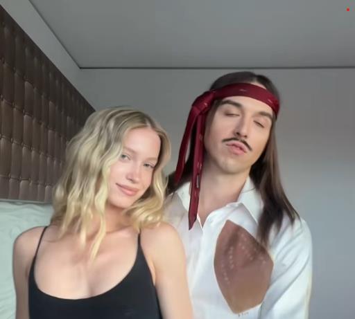 Tomi Keš sa devojkom