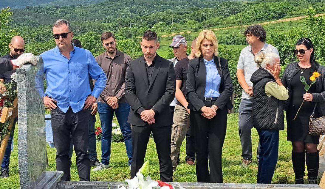 2025-05-22 16_38_54-WhatsApp.jpg